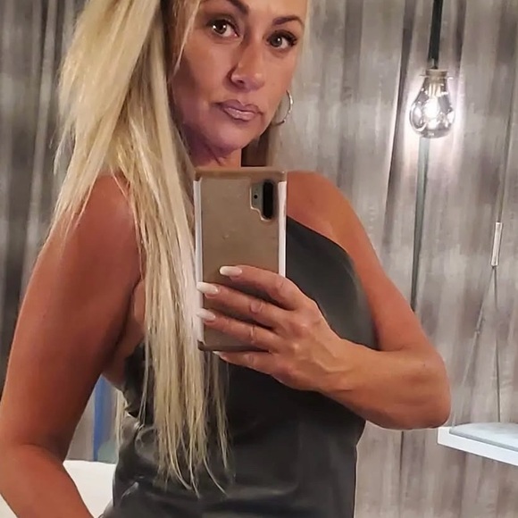 This is my live listing please like and share - Picture 3 of 17